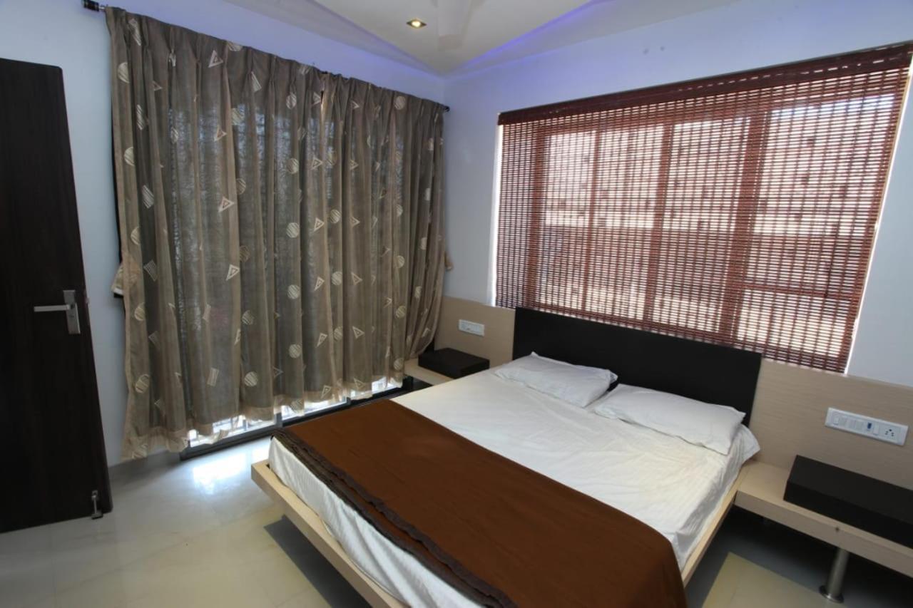 3Bhk Villa ロナバラ エクステリア 写真